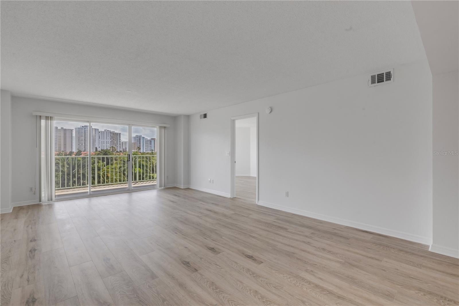 Image 25 of 64 For 4 Oceans West Boulevard 402a