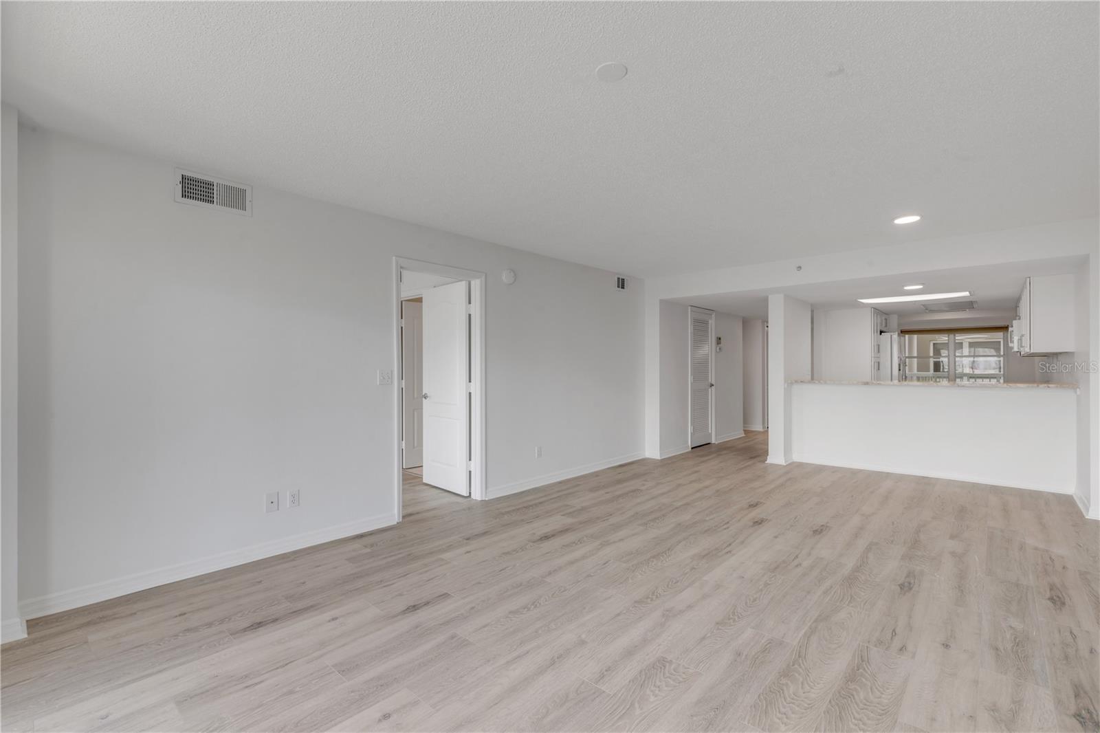 Image 27 of 64 For 4 Oceans West Boulevard 402a