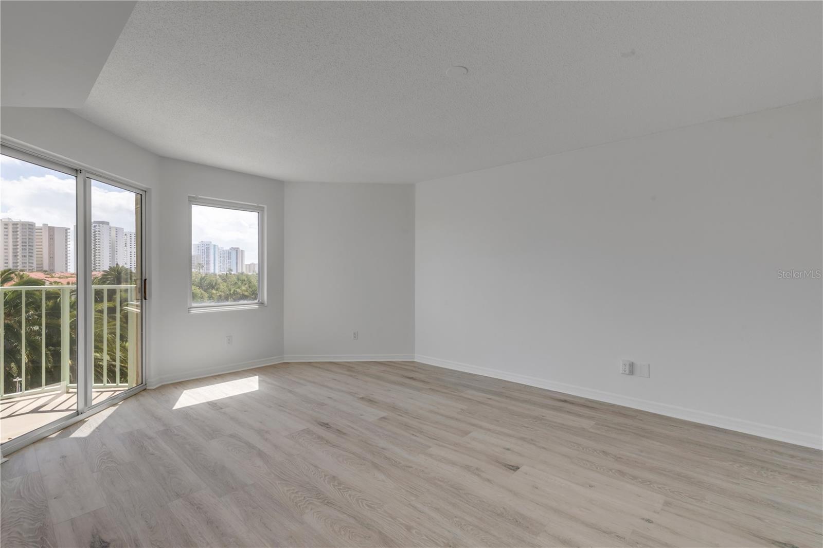 Image 28 of 64 For 4 Oceans West Boulevard 402a