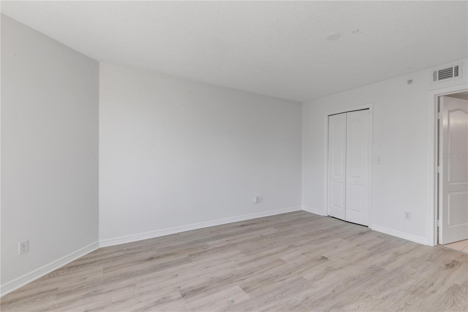 Image 29 of 64 For 4 Oceans West Boulevard 402a