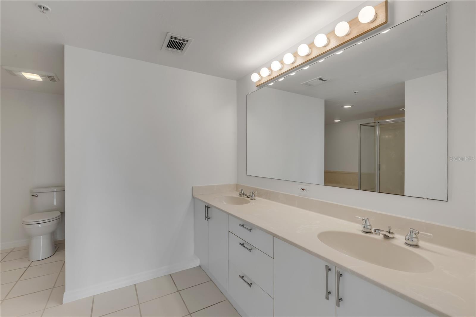 Image 32 of 64 For 4 Oceans West Boulevard 402a