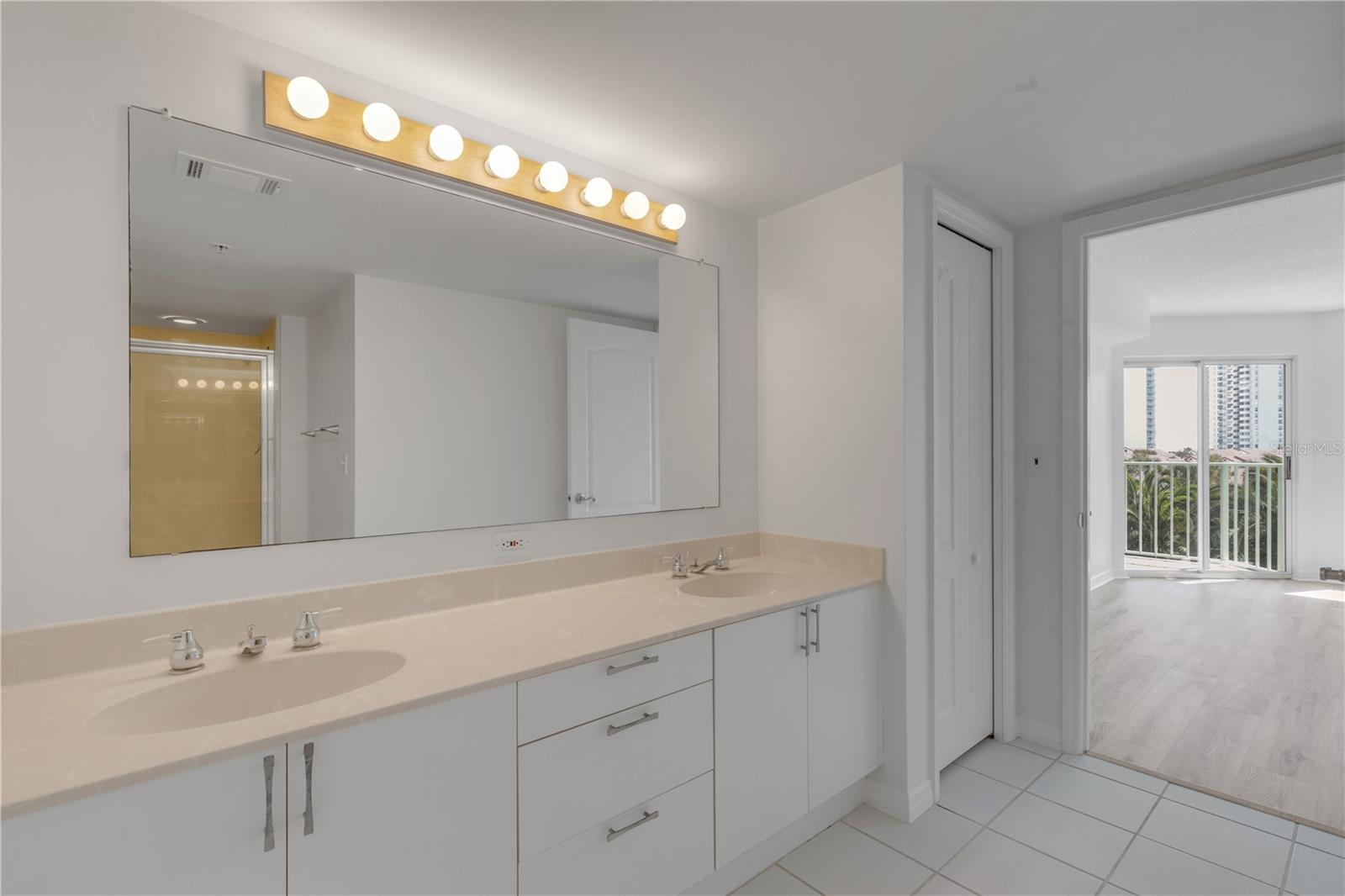 Image 33 of 64 For 4 Oceans West Boulevard 402a