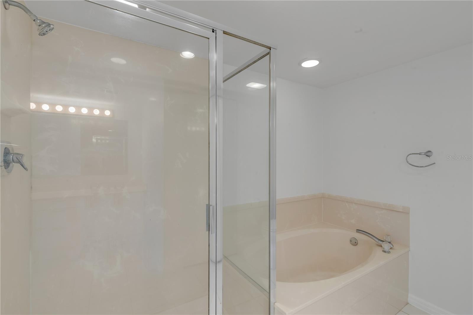 Image 34 of 64 For 4 Oceans West Boulevard 402a