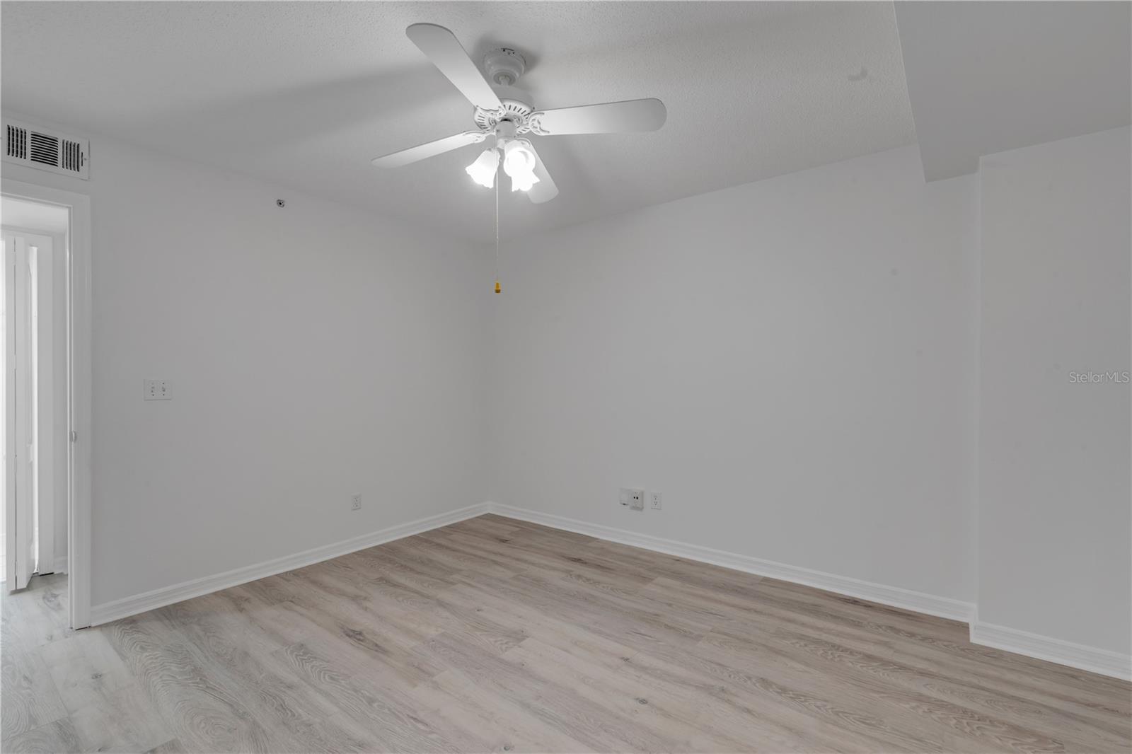 Image 38 of 64 For 4 Oceans West Boulevard 402a