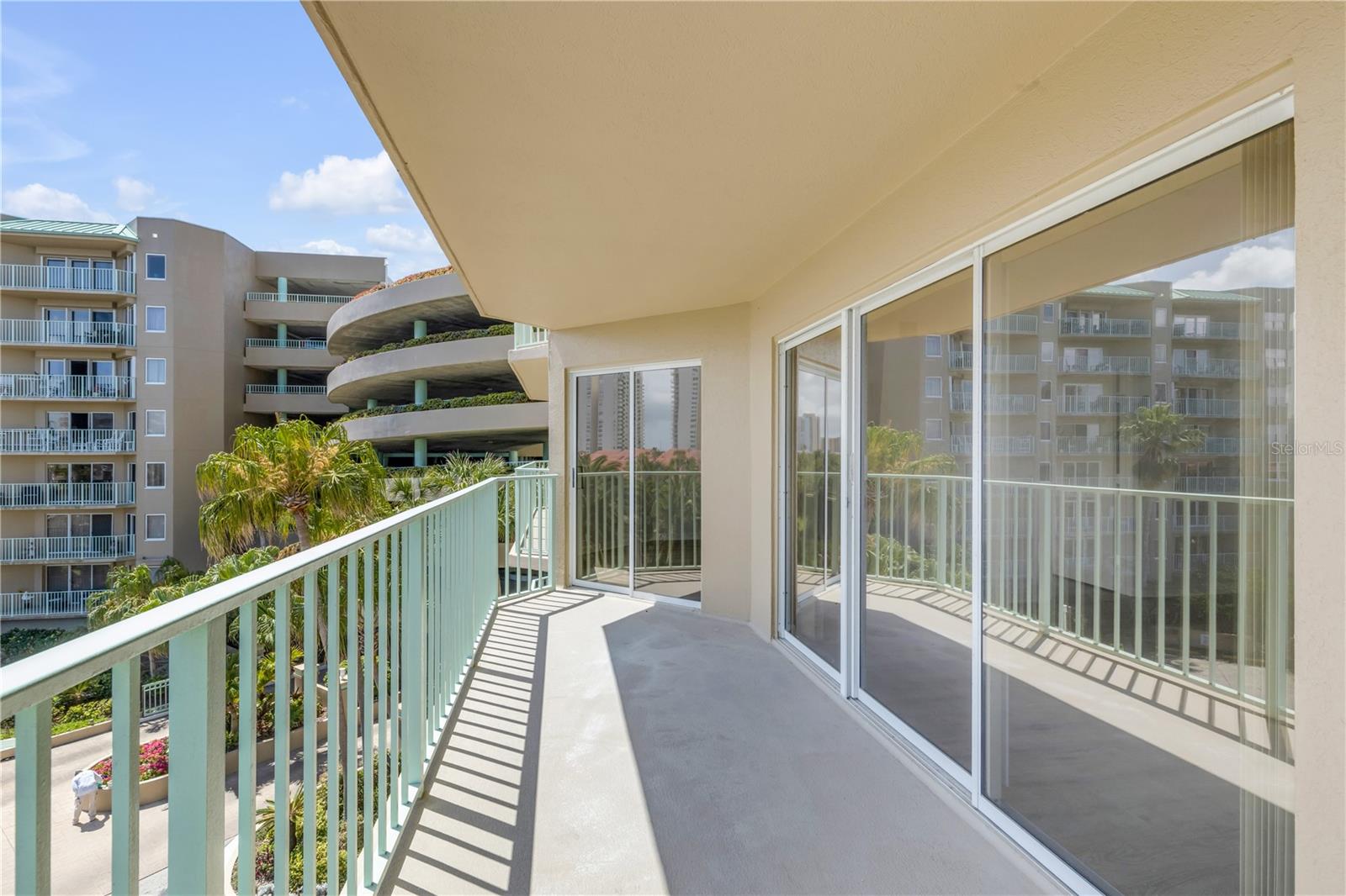 Image 42 of 64 For 4 Oceans West Boulevard 402a