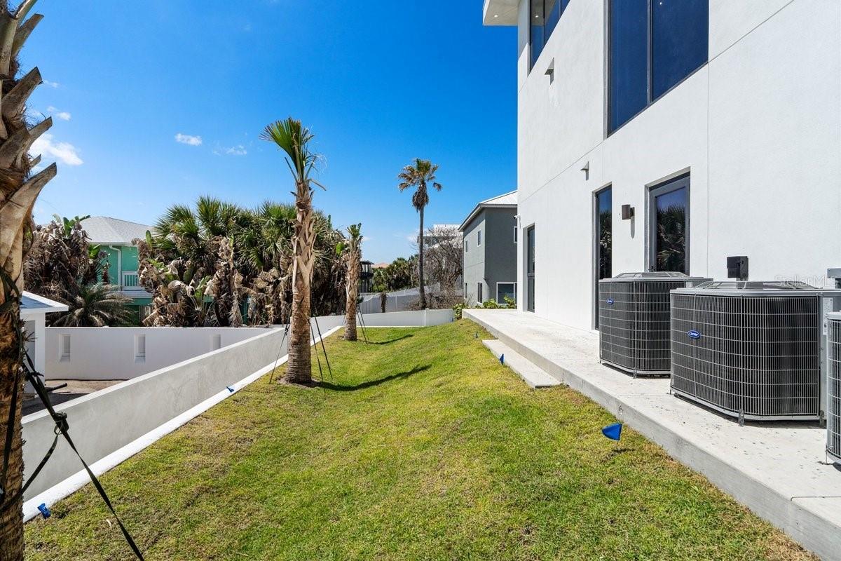 Image 27 of 95 For 6176 Atlantic Avenue