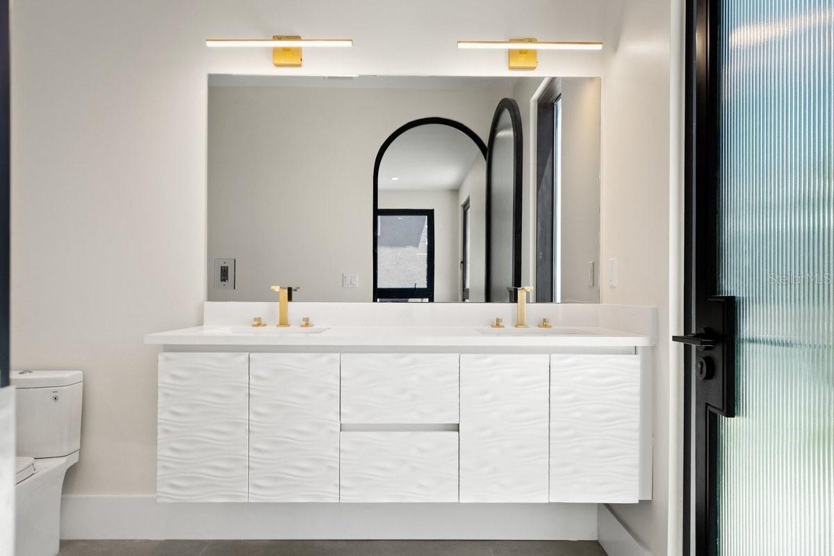 Image 37 of 95 For 6176 Atlantic Avenue