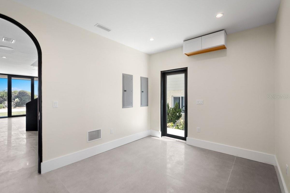 Image 40 of 95 For 6176 Atlantic Avenue