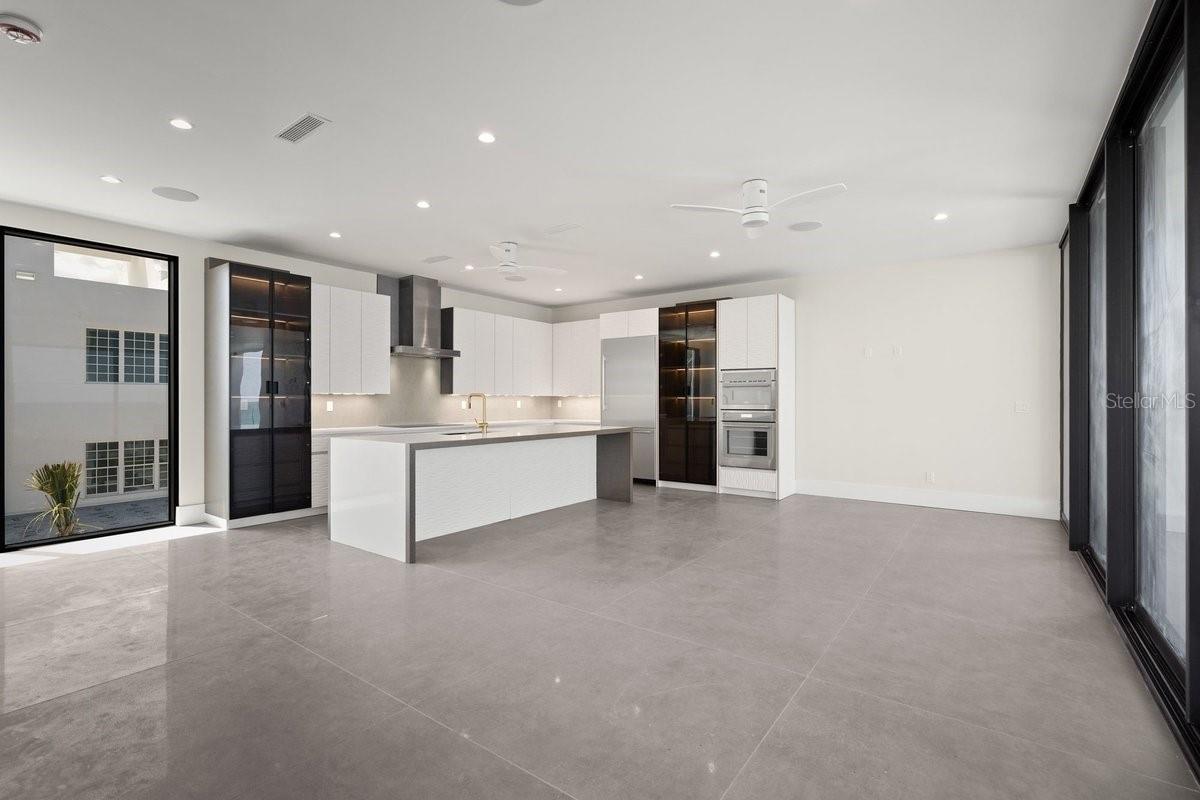 Image 43 of 95 For 6176 Atlantic Avenue