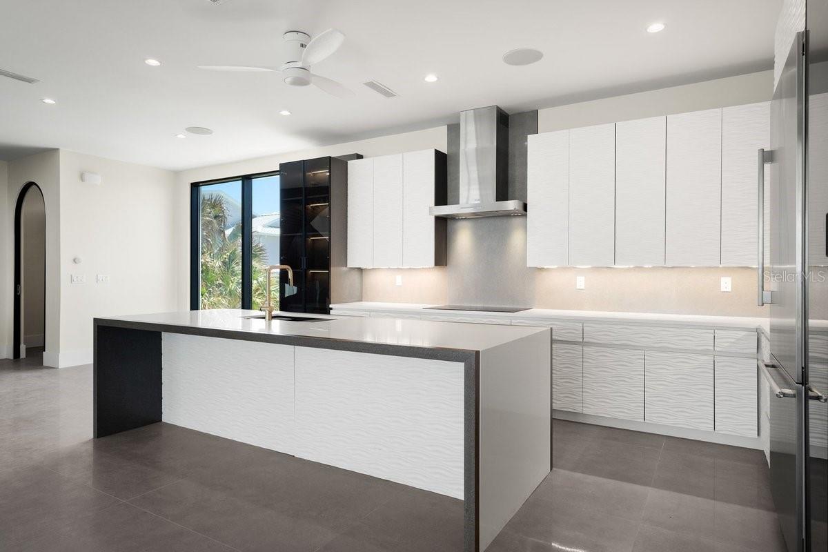 Image 46 of 95 For 6176 Atlantic Avenue