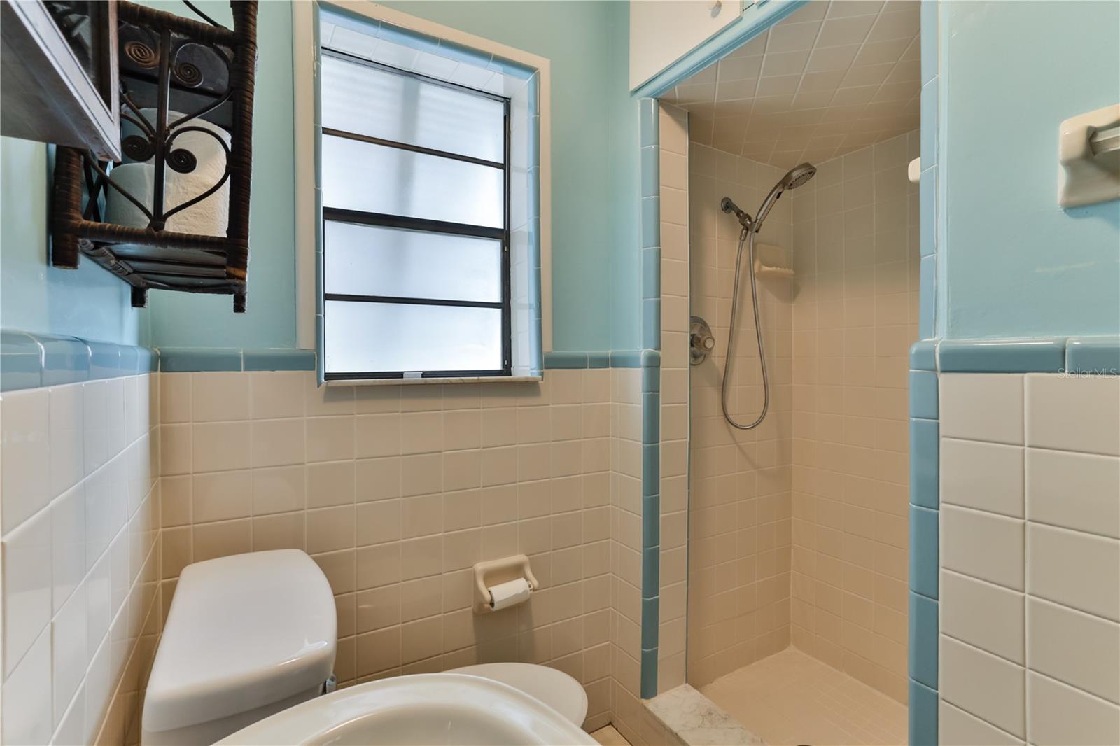 Image 23 of 44 For 314 Due East Street