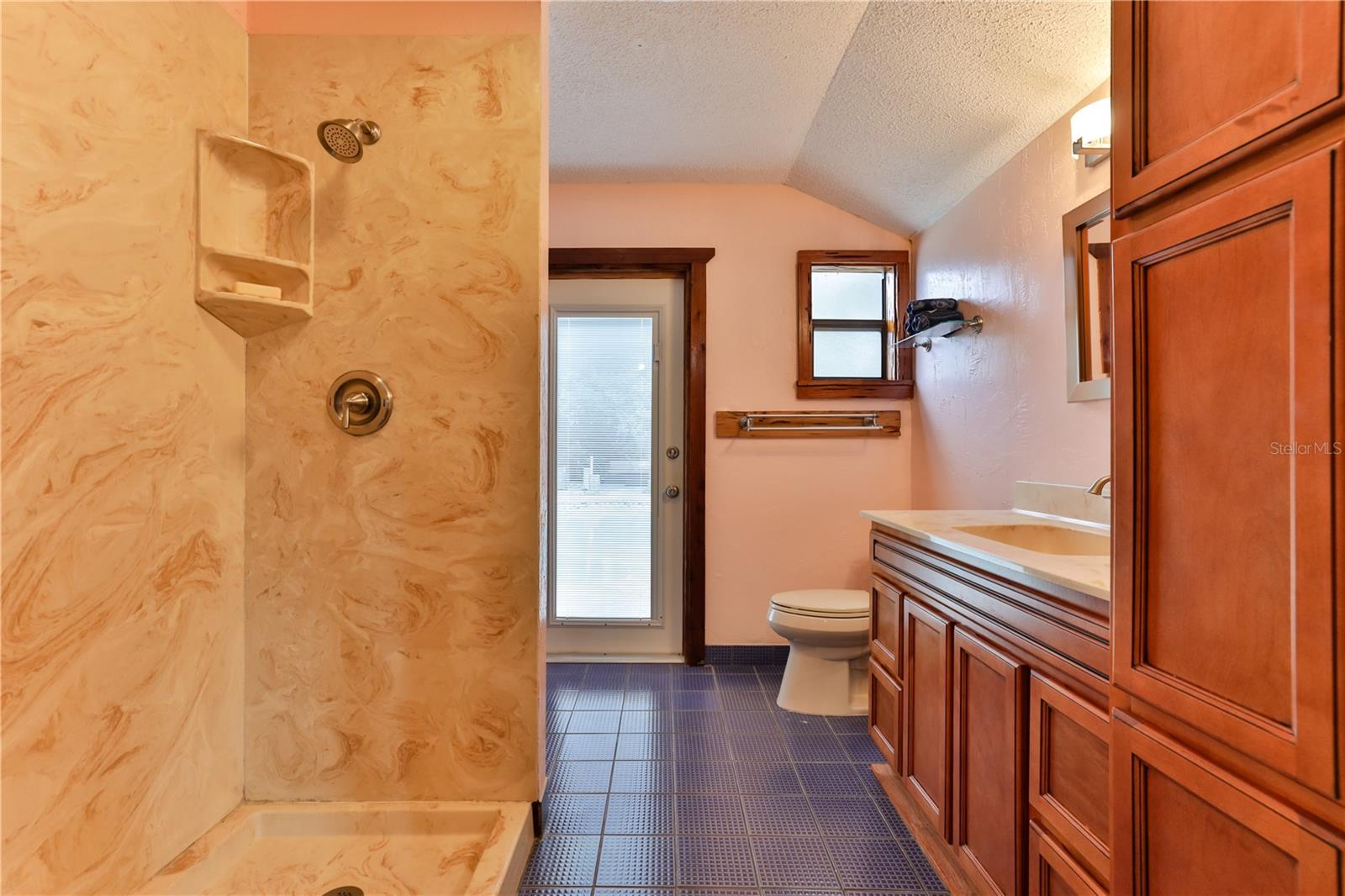 Image 26 of 44 For 314 Due East Street