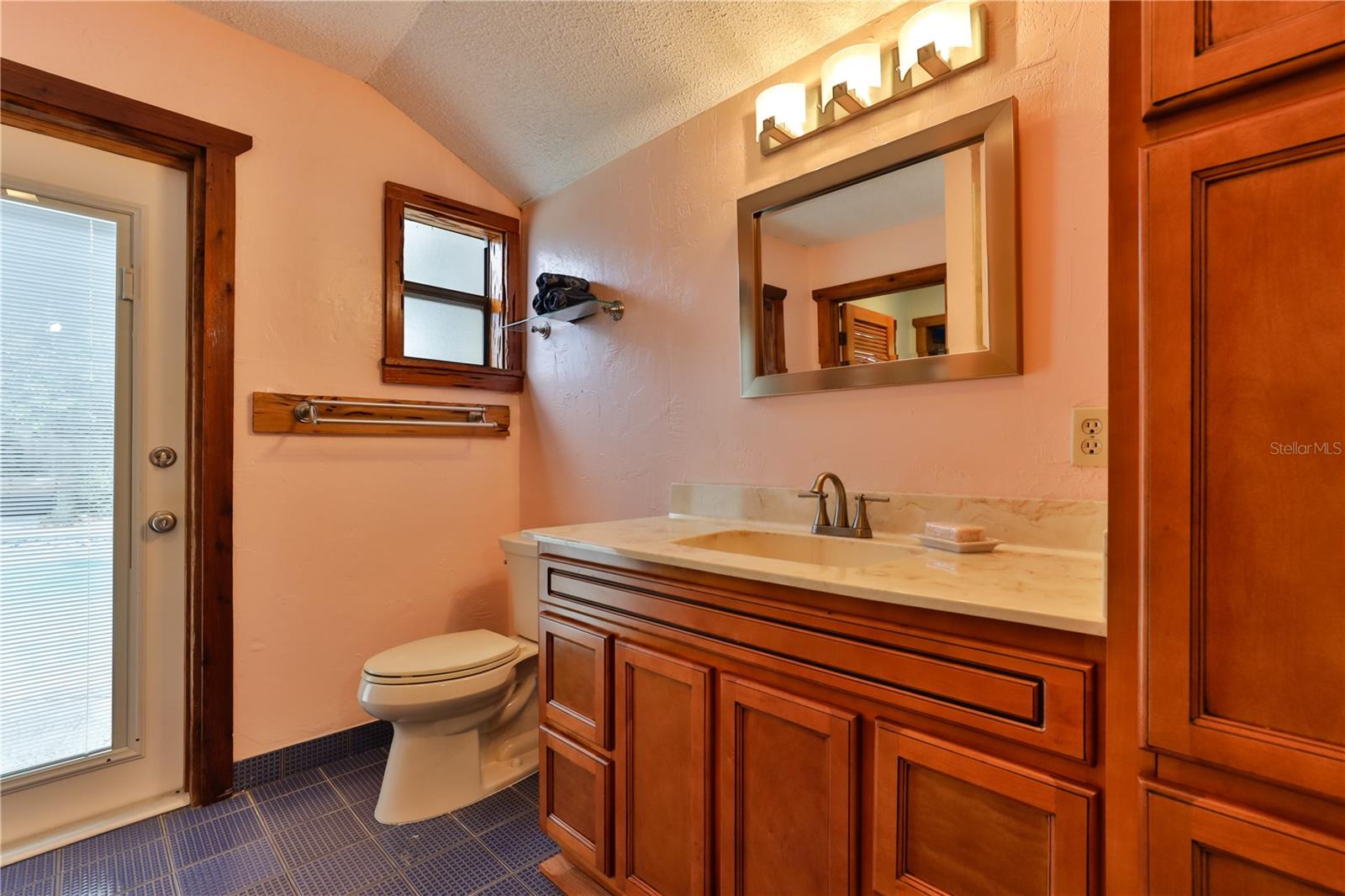 Image 27 of 44 For 314 Due East Street