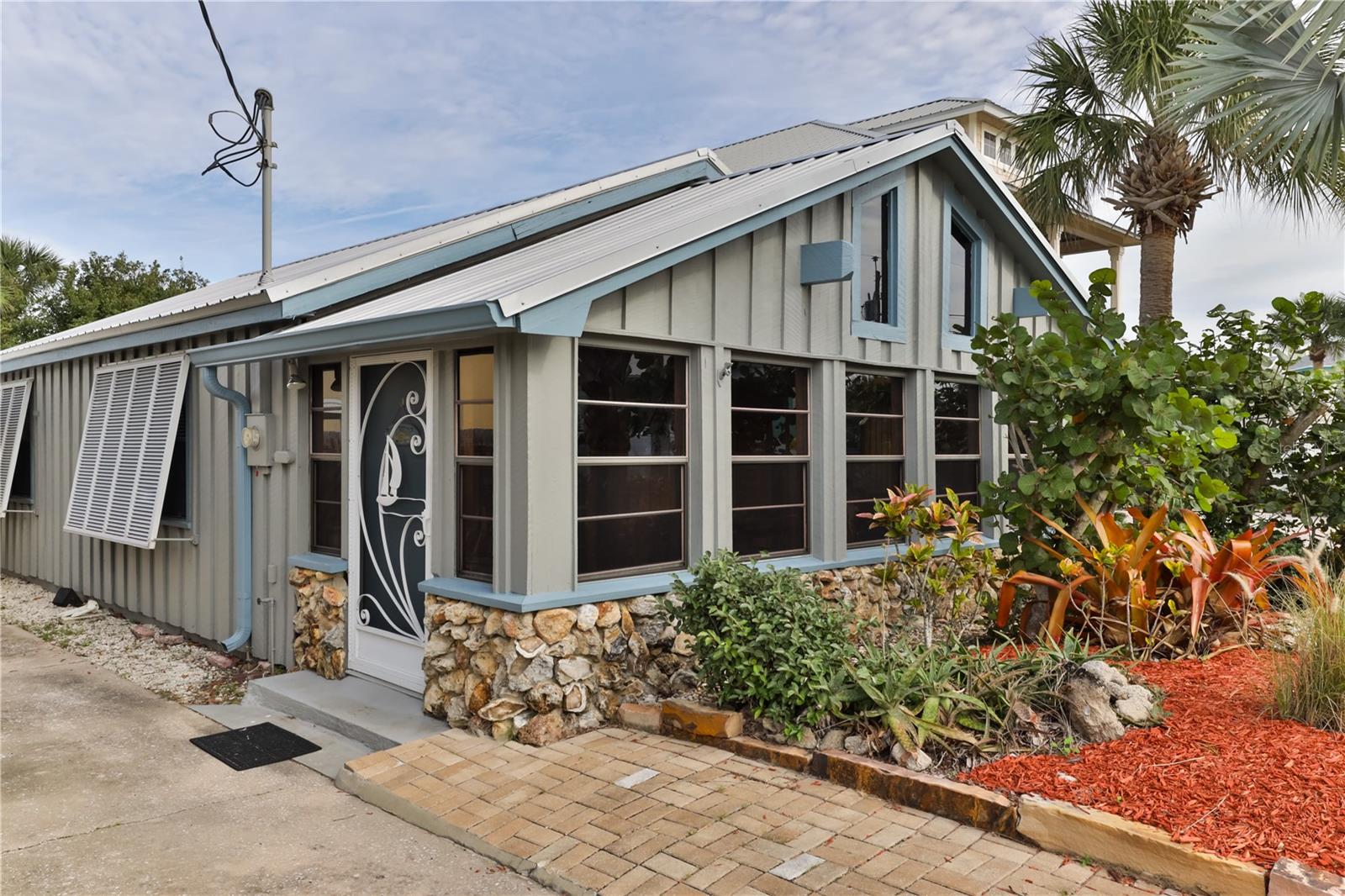 Image 3 of 44 For 314 Due East Street