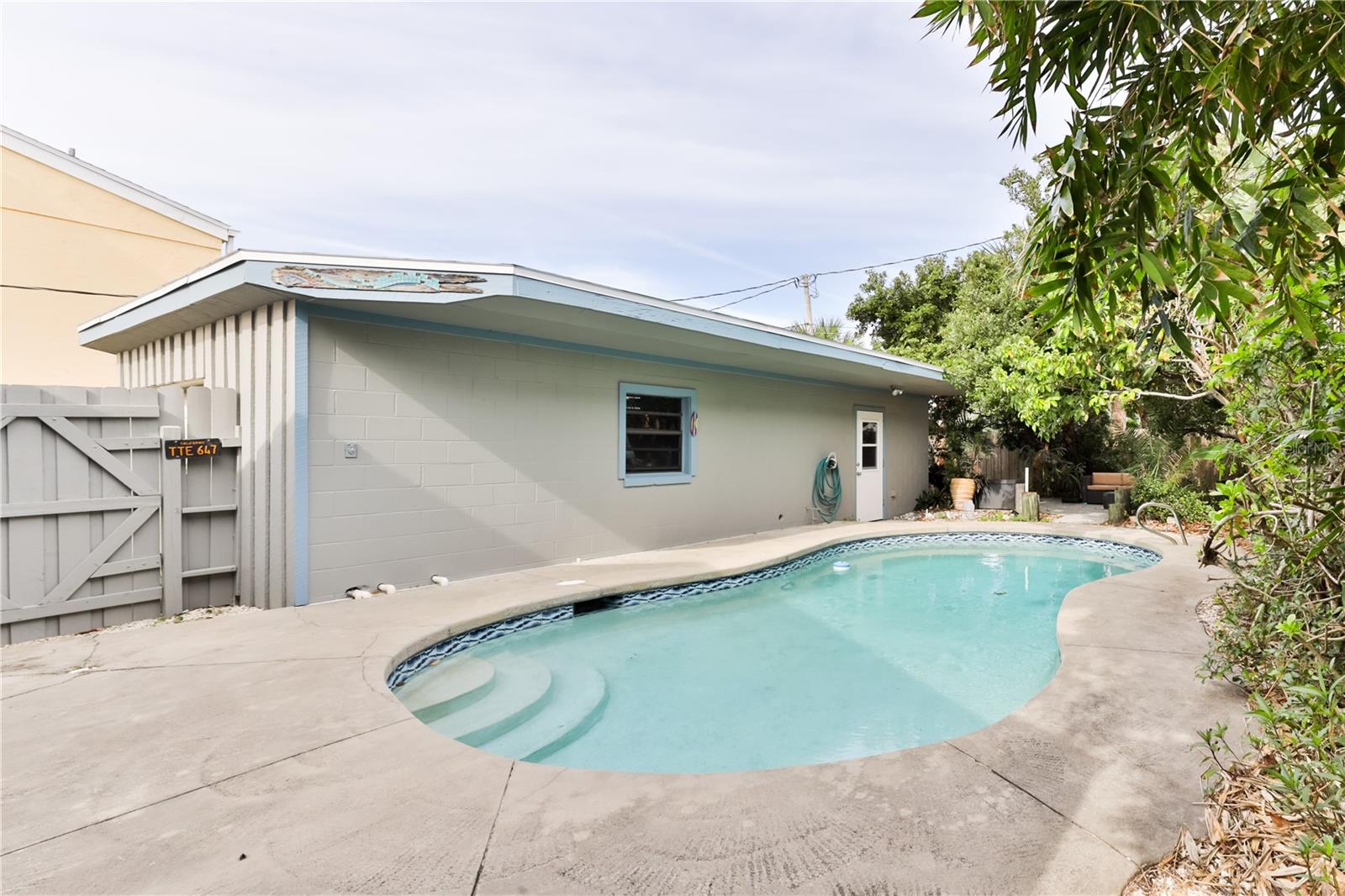 Image 32 of 44 For 314 Due East Street