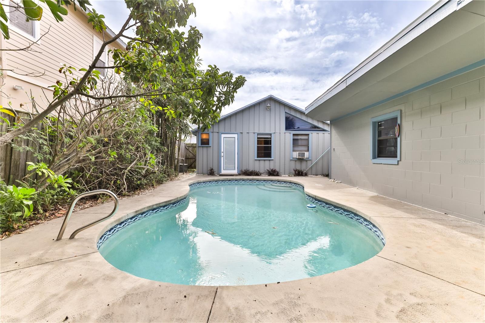 Image 37 of 44 For 314 Due East Street