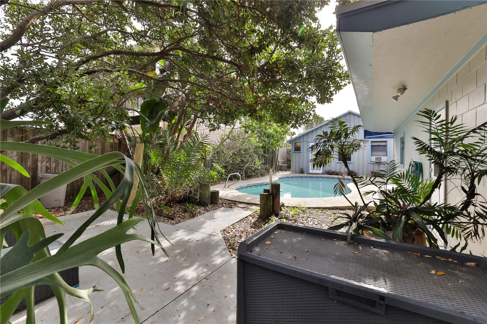 Image 39 of 44 For 314 Due East Street