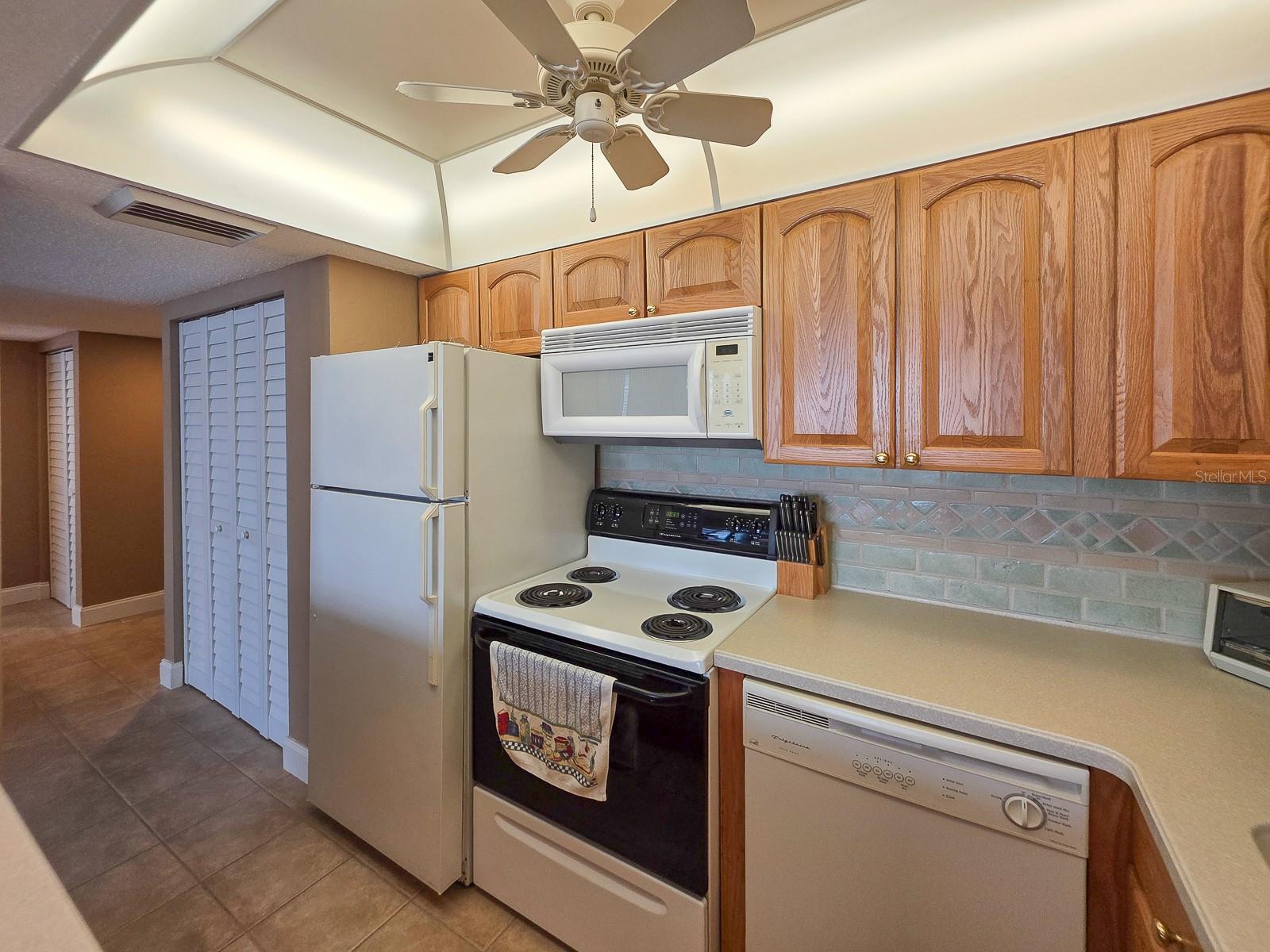 Image 9 of 43 For 3051 S. Atlantic Avenue S050