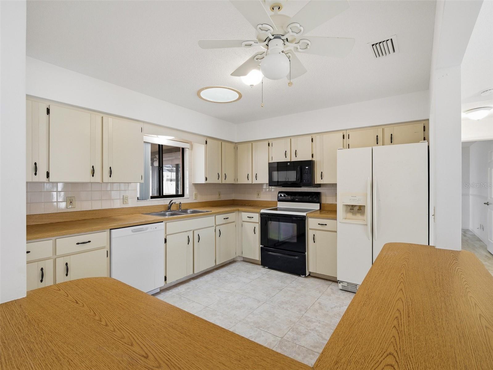 Image 10 of 29 For 808 1st Avenue