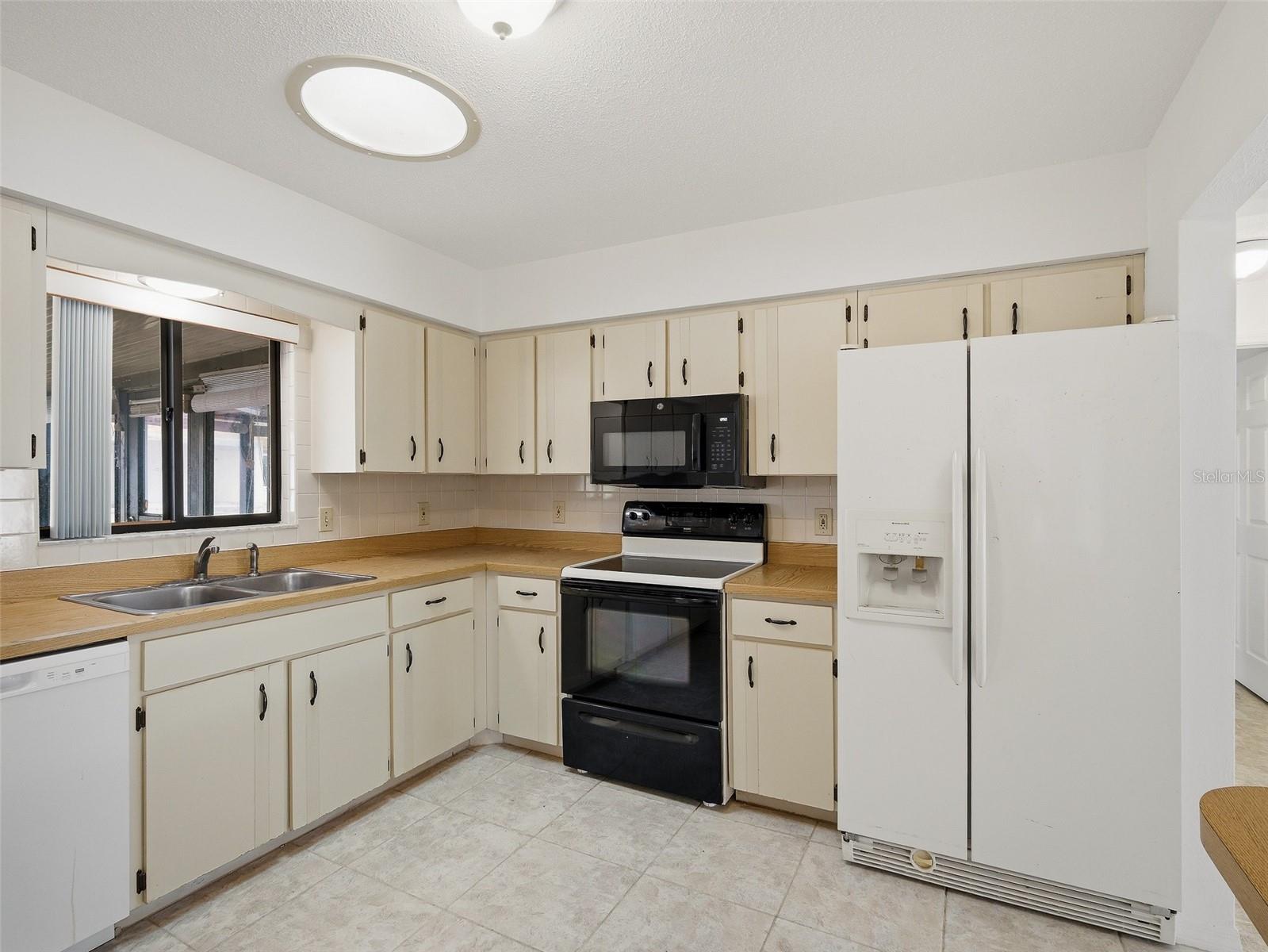 Image 11 of 29 For 808 1st Avenue