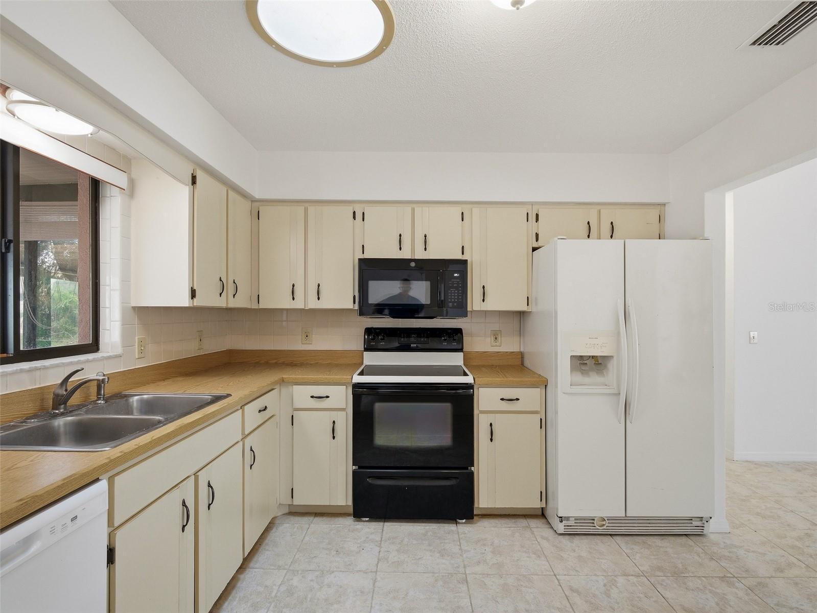 Image 12 of 29 For 808 1st Avenue