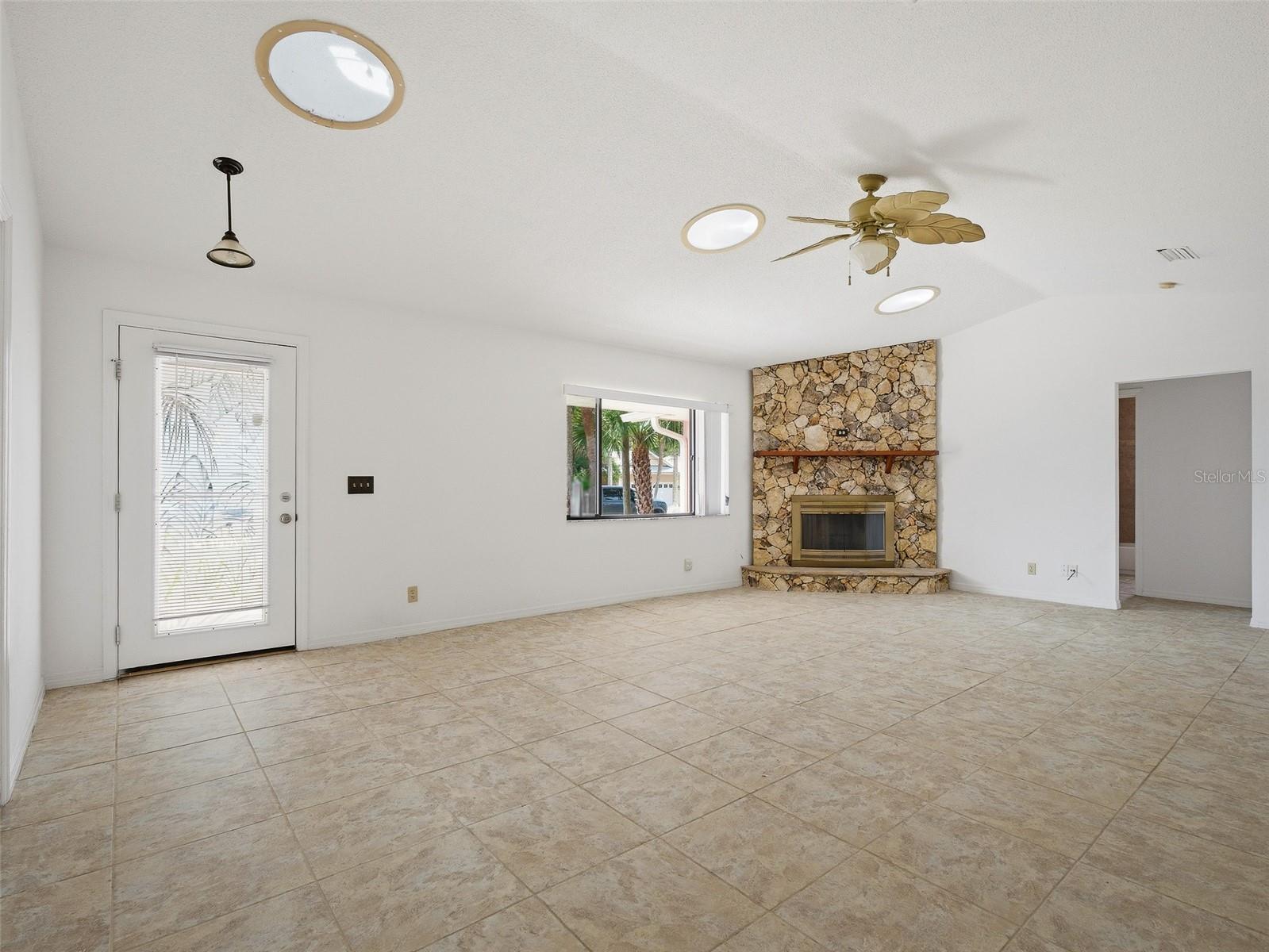 Image 7 of 29 For 808 1st Avenue