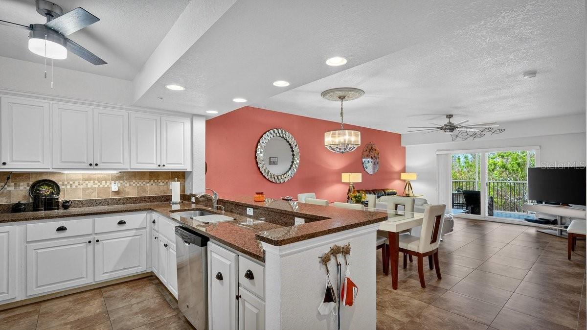 Image 12 of 40 For 5300 Atlantic Avenue 19-203