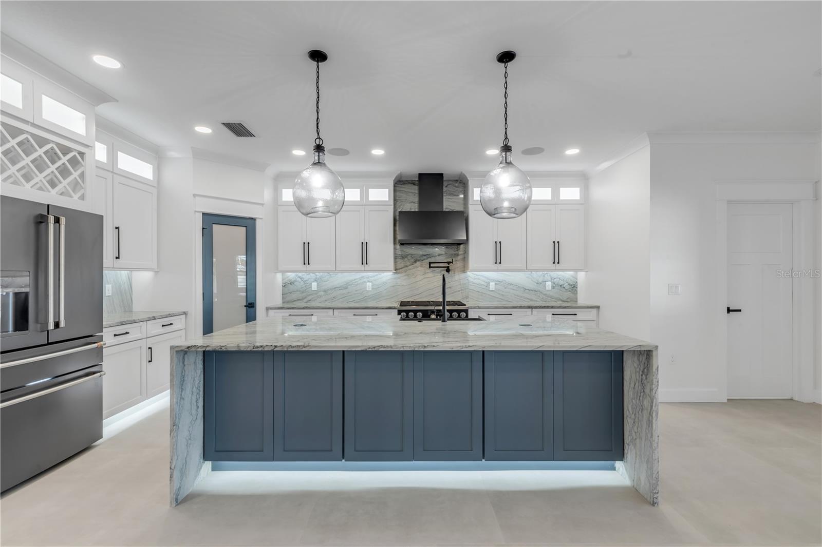 Image 26 of 100 For 210 Due East Street