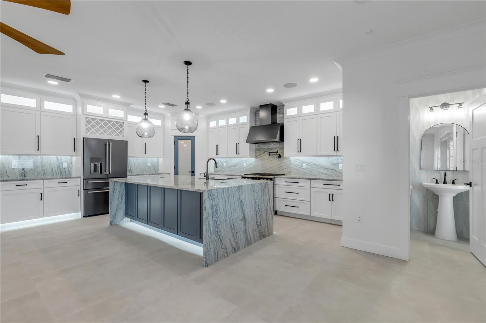 Image 27 of 100 For 210 Due East Street