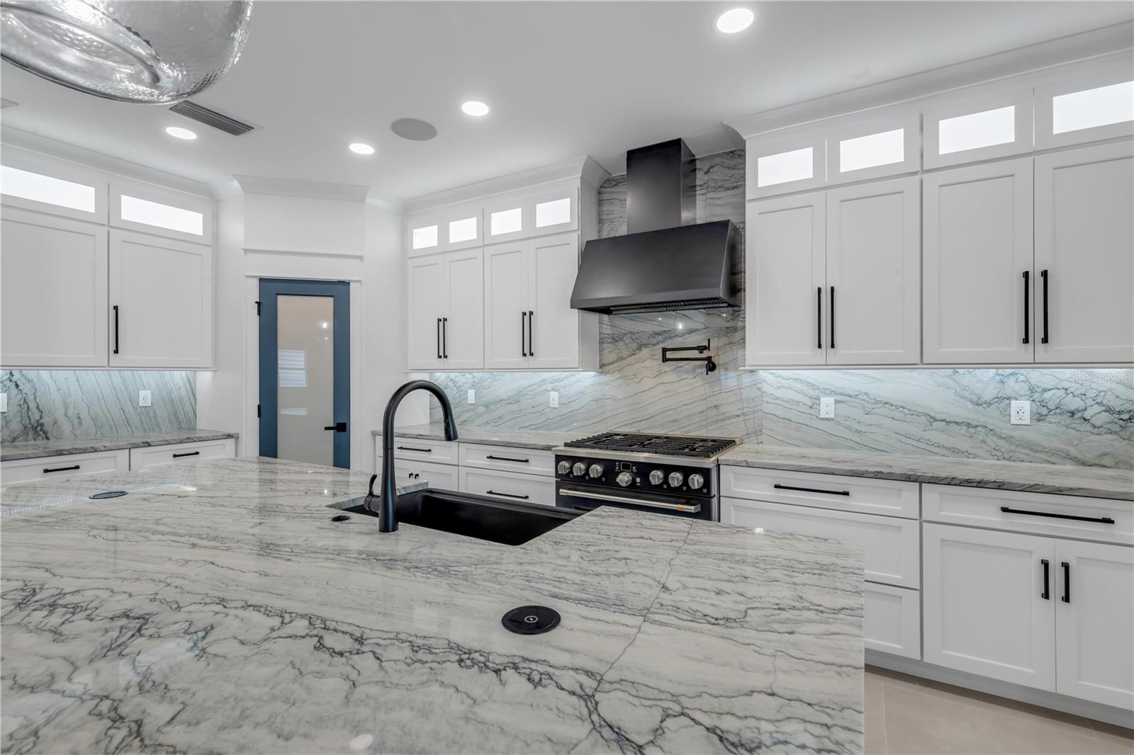 Image 28 of 100 For 210 Due East Street