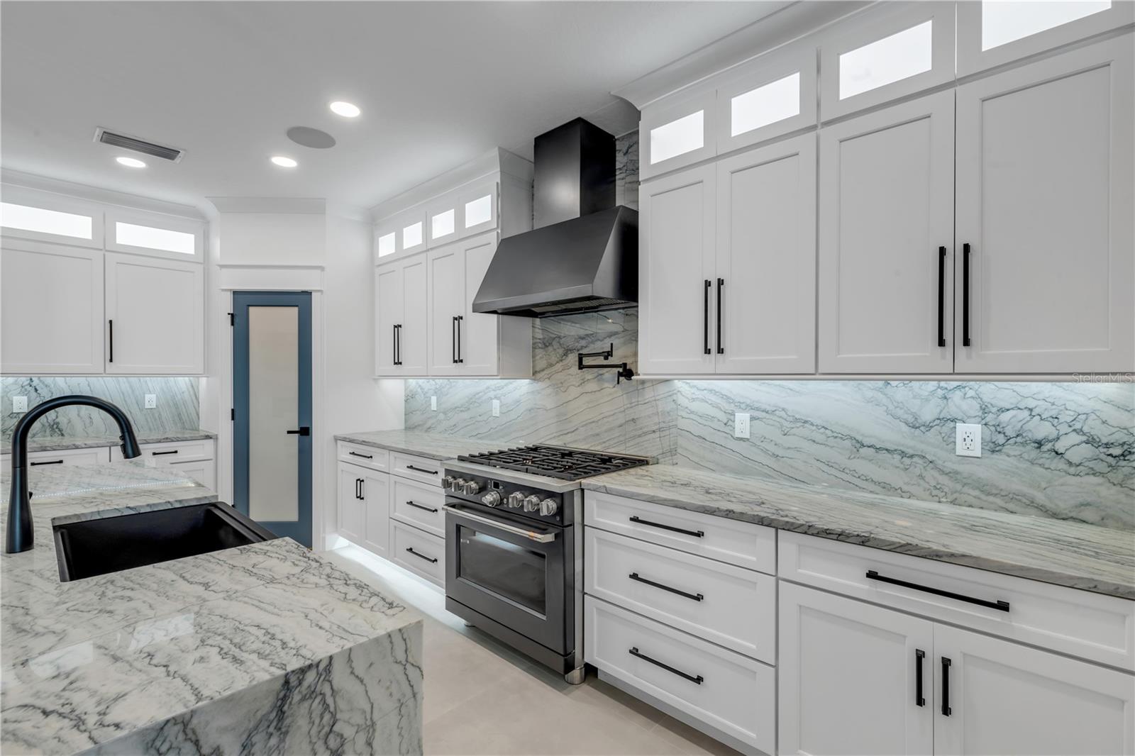 Image 29 of 100 For 210 Due East Street