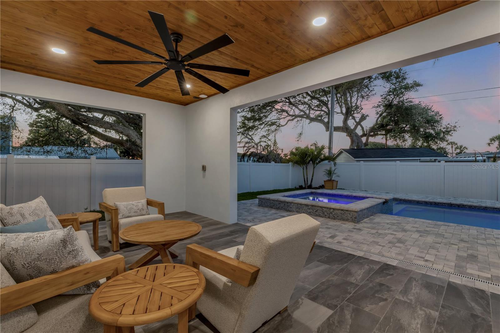 Image 3 of 100 For 210 Due East Street