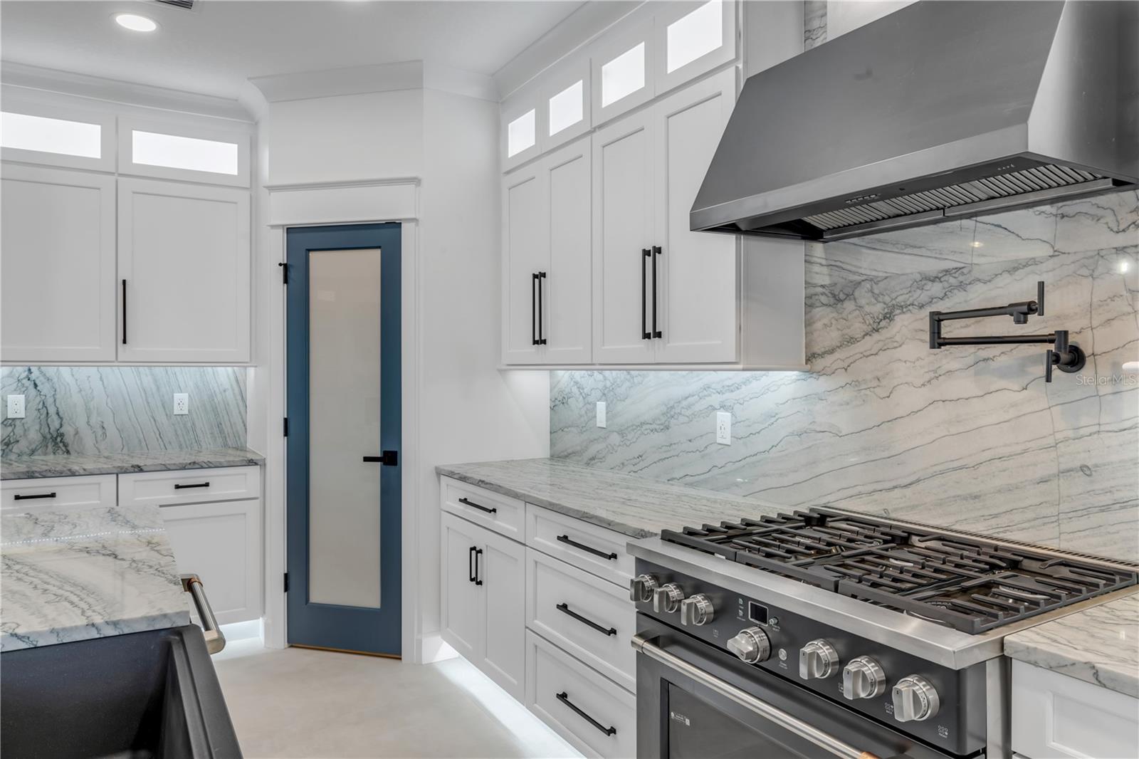 Image 30 of 100 For 210 Due East Street