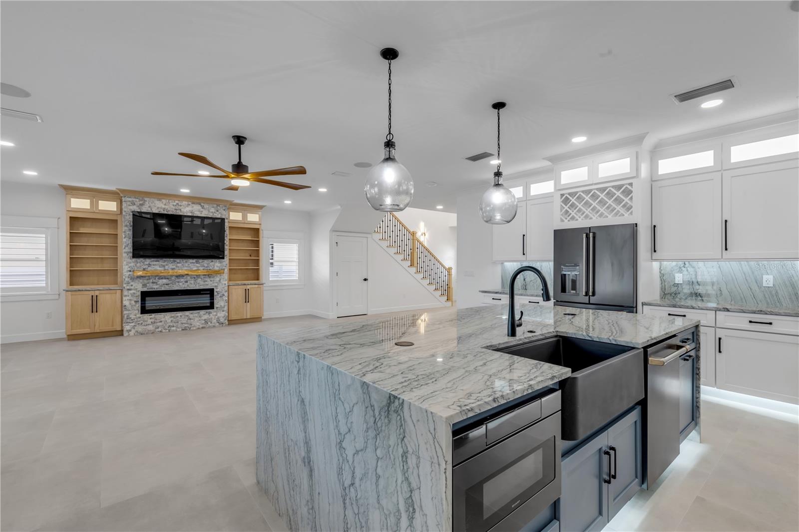 Image 31 of 100 For 210 Due East Street