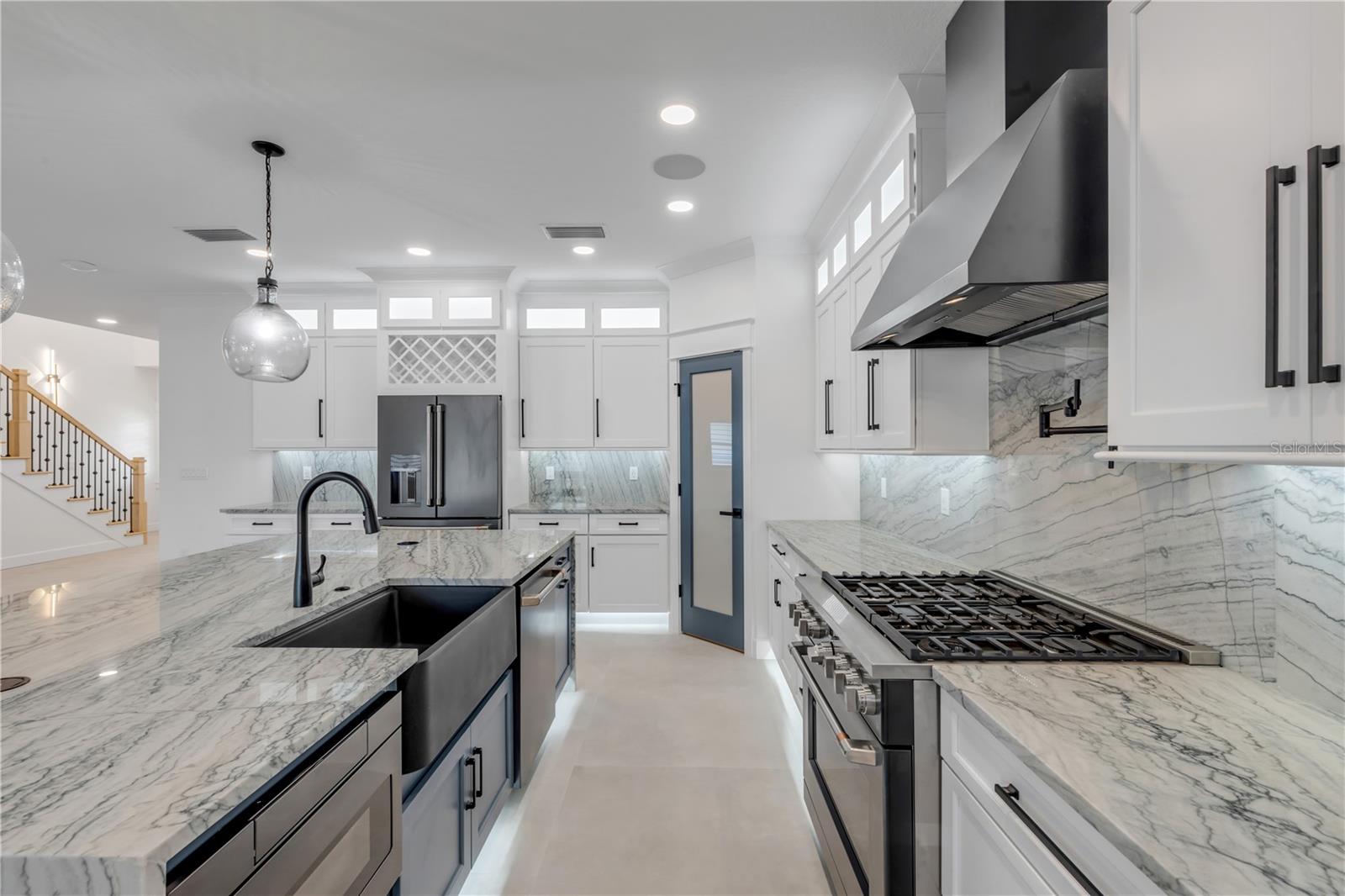 Image 32 of 100 For 210 Due East Street