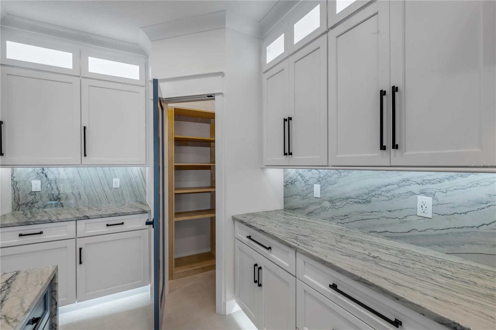 Image 33 of 100 For 210 Due East Street