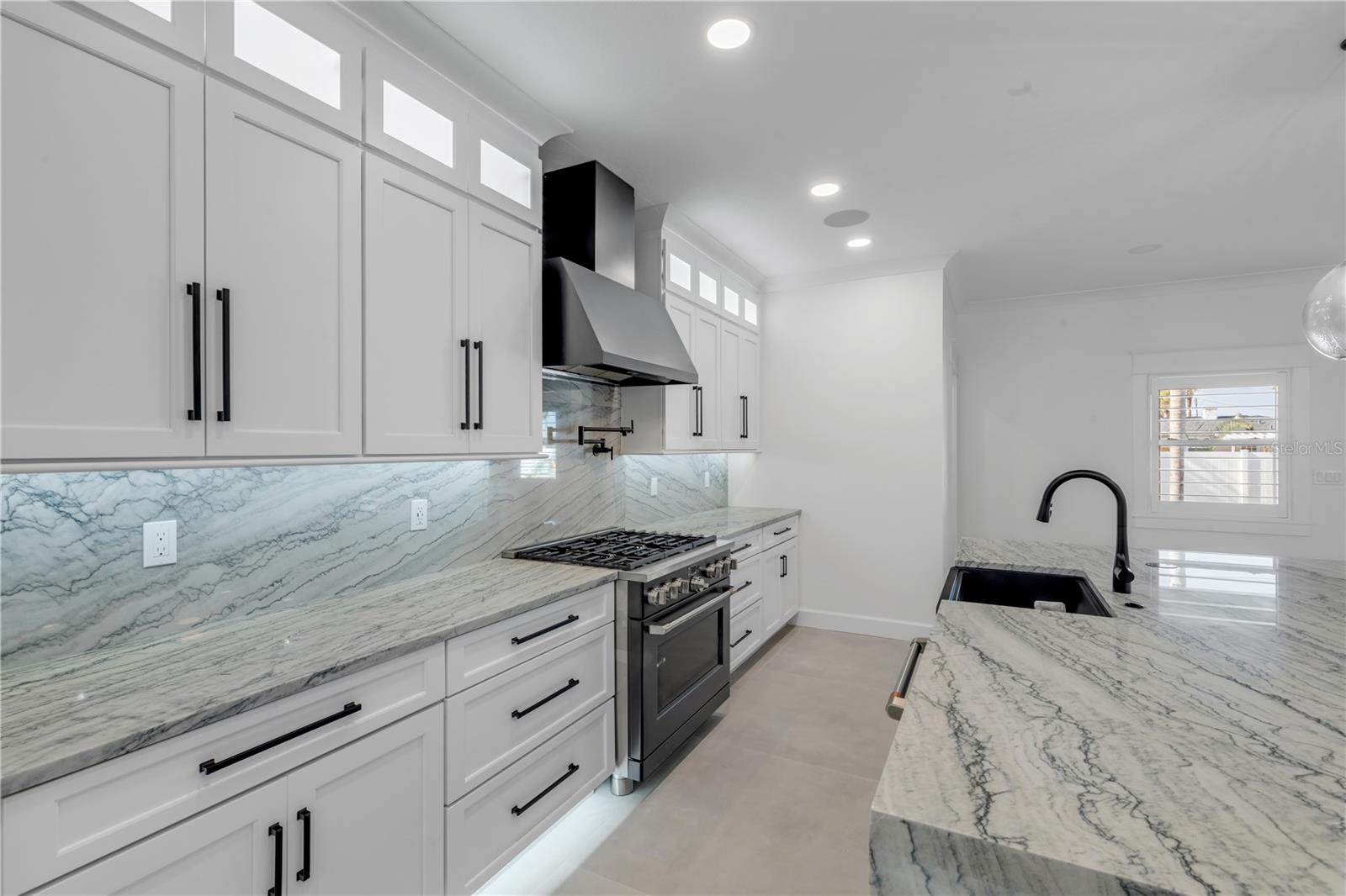 Image 34 of 100 For 210 Due East Street