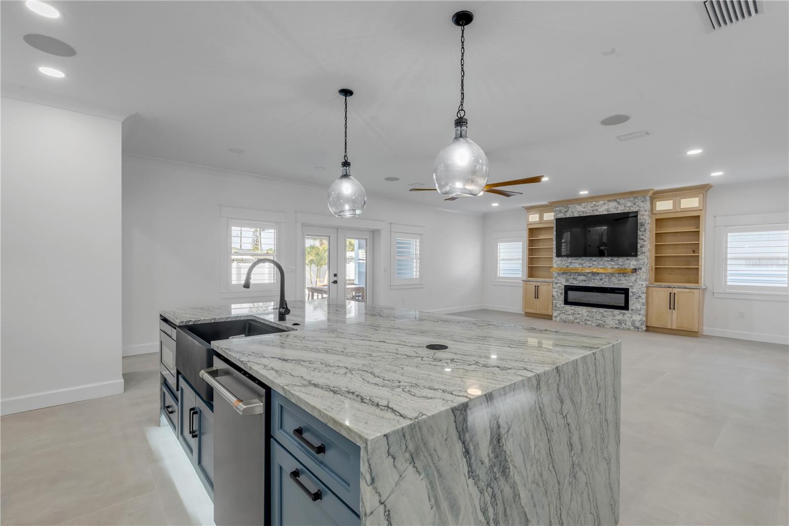 Image 35 of 100 For 210 Due East Street