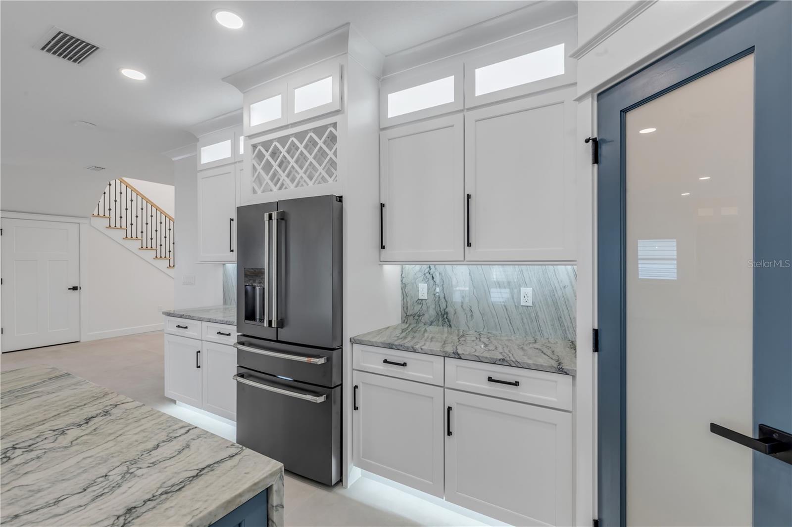 Image 36 of 100 For 210 Due East Street