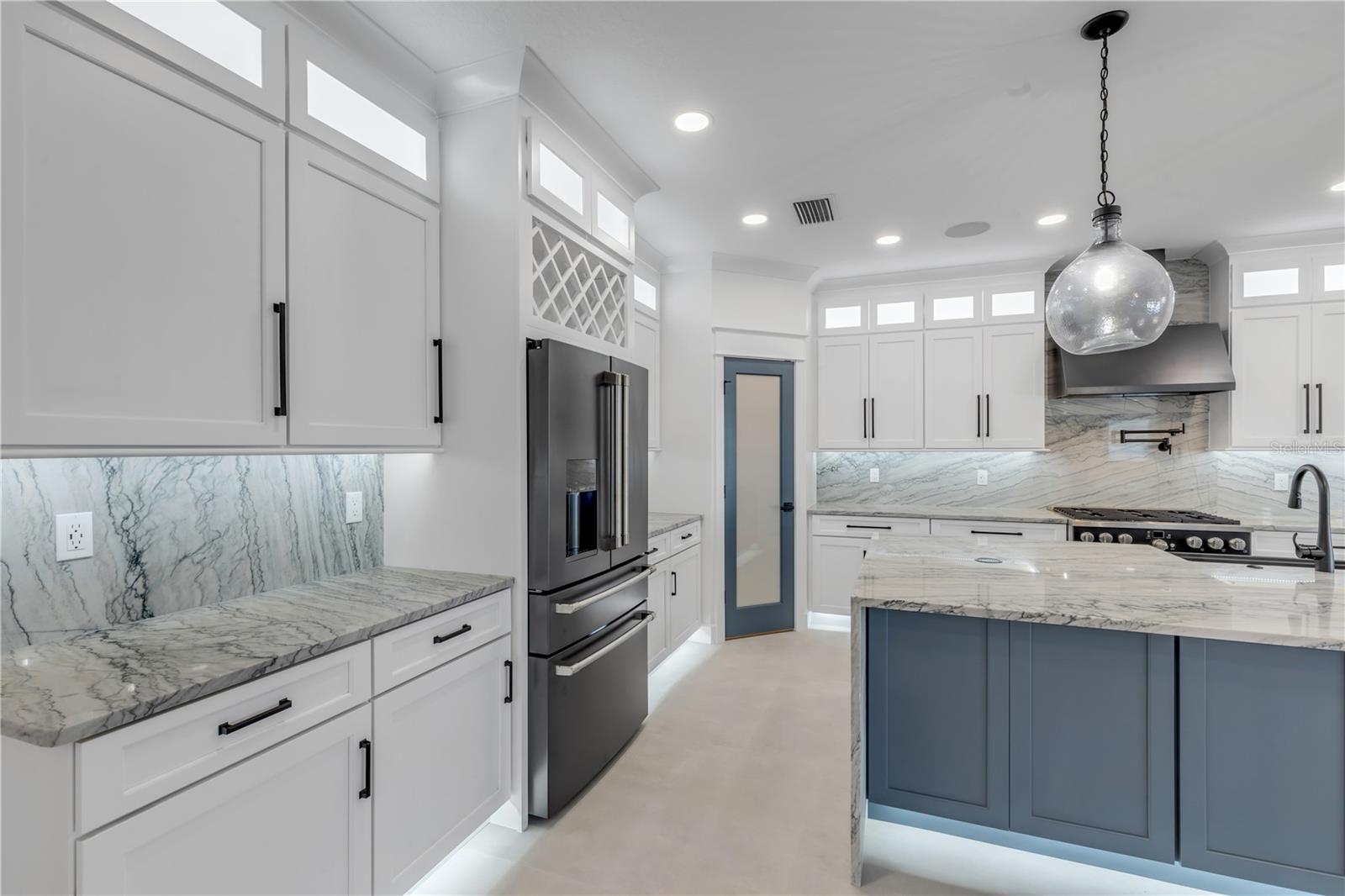 Image 37 of 100 For 210 Due East Street