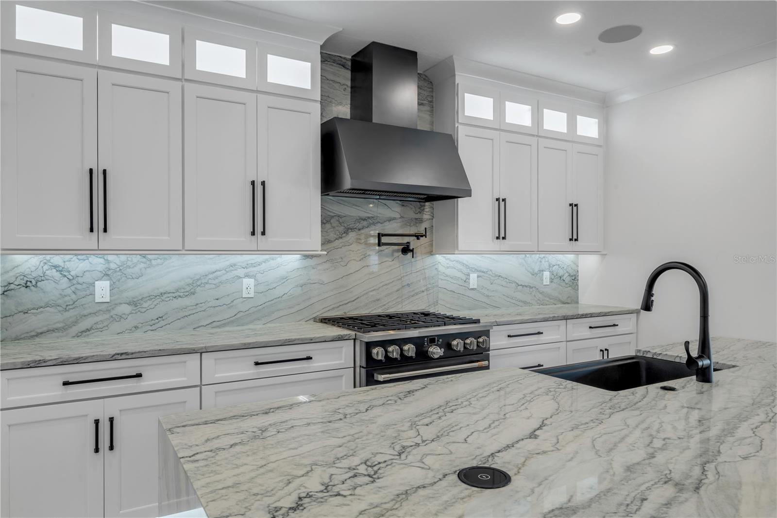 Image 39 of 100 For 210 Due East Street