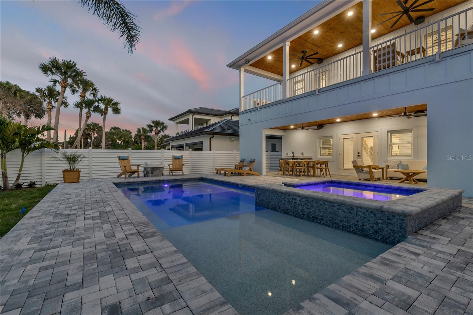 Image 4 of 100 For 210 Due East Street