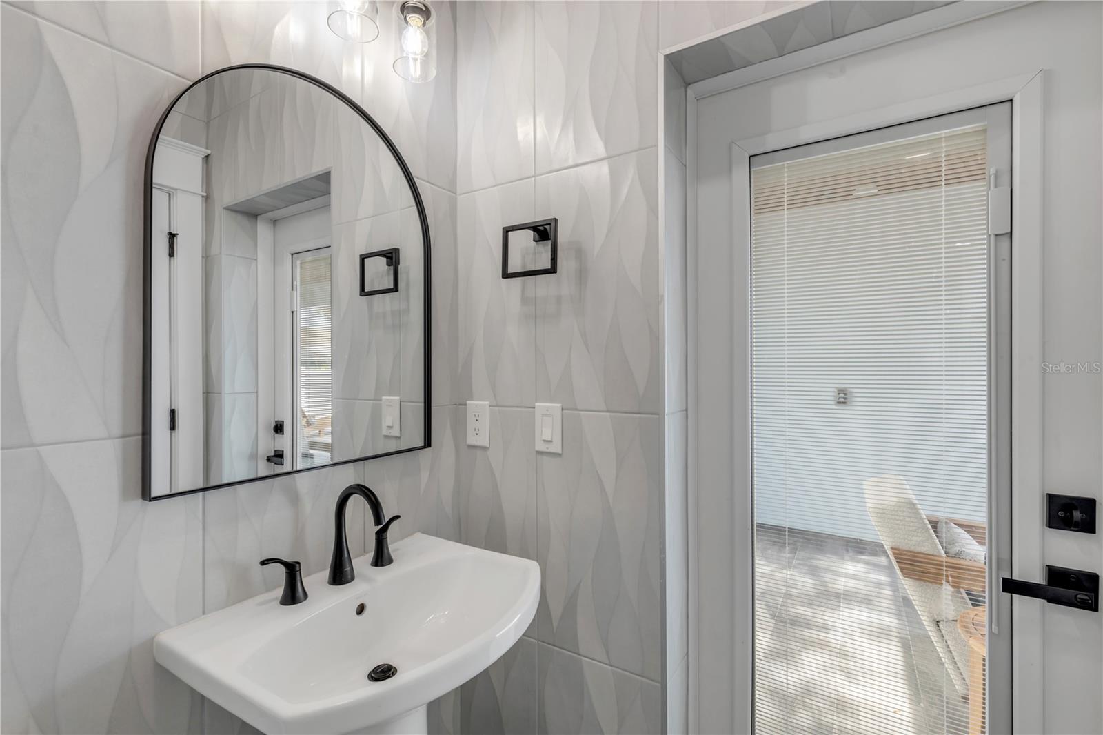 Image 40 of 100 For 210 Due East Street