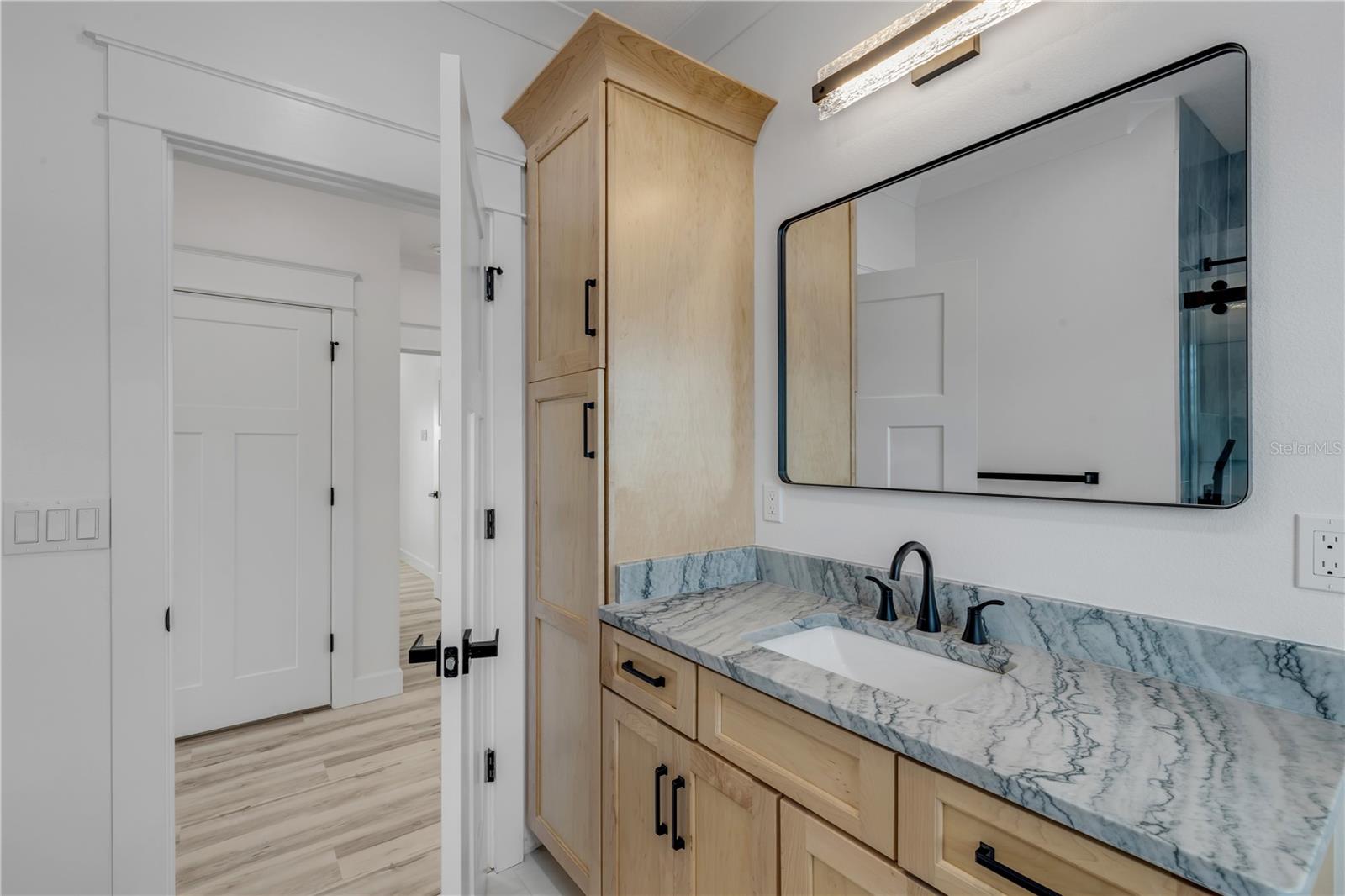 Image 43 of 100 For 210 Due East Street