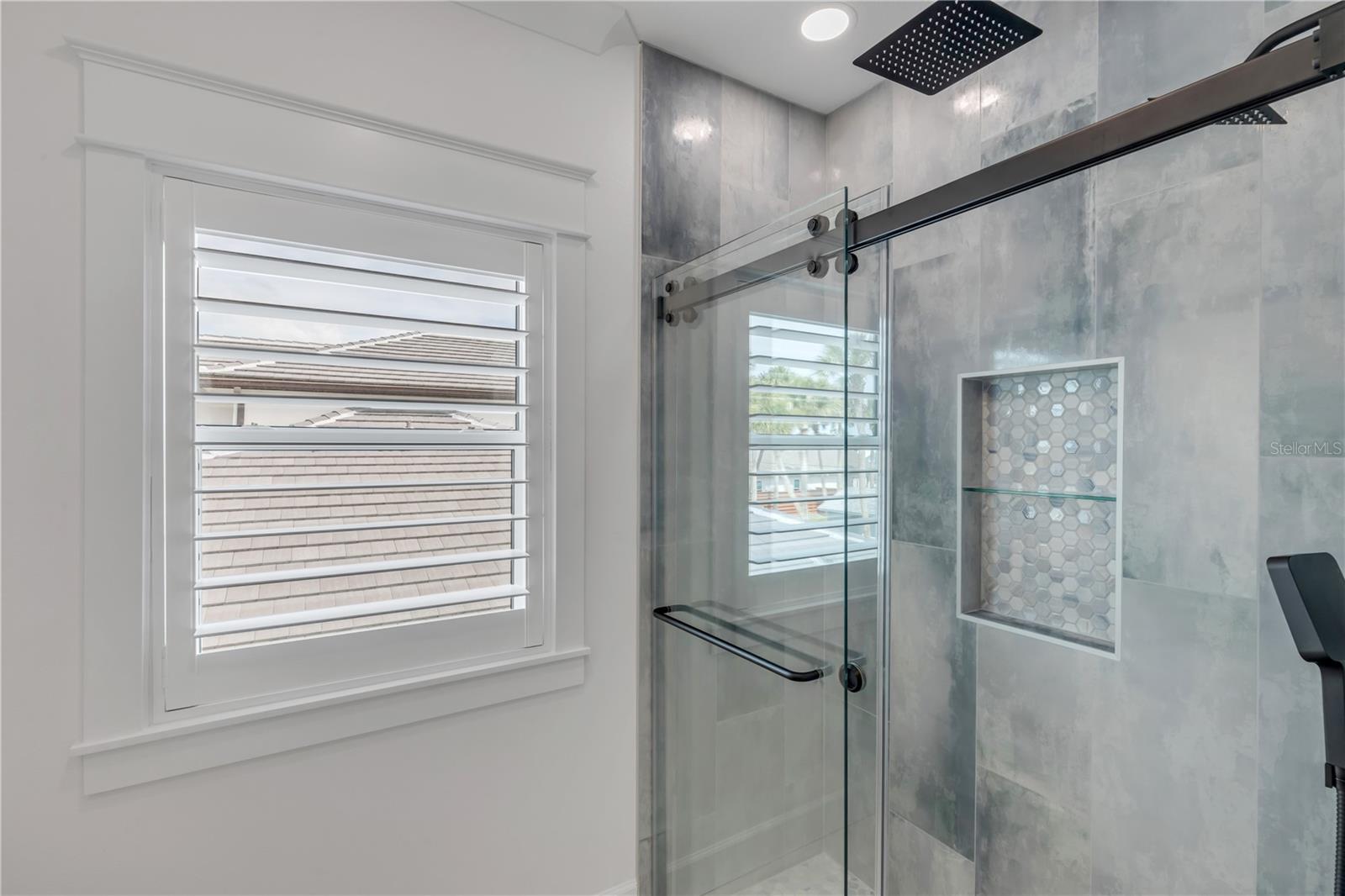 Image 44 of 100 For 210 Due East Street