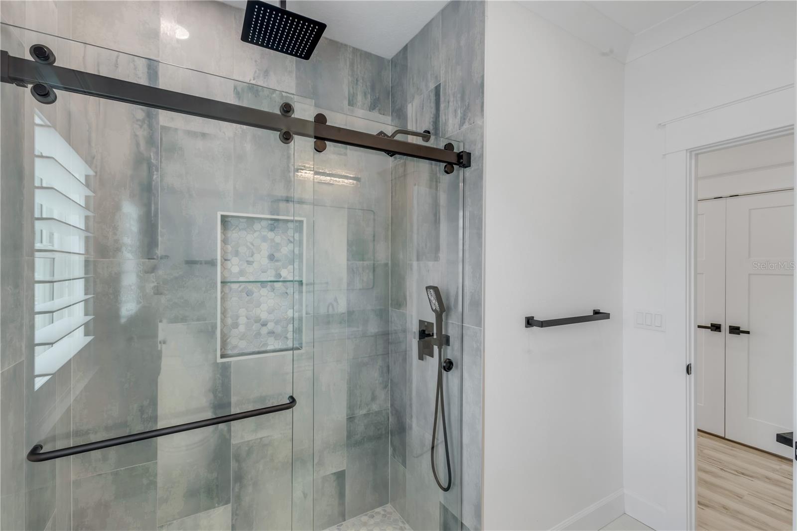 Image 45 of 100 For 210 Due East Street