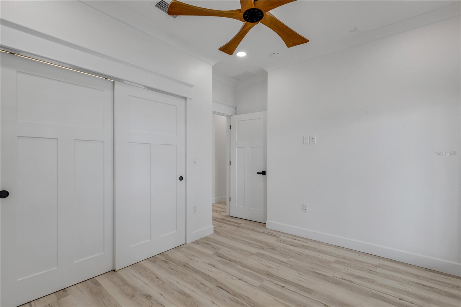 Image 48 of 100 For 210 Due East Street