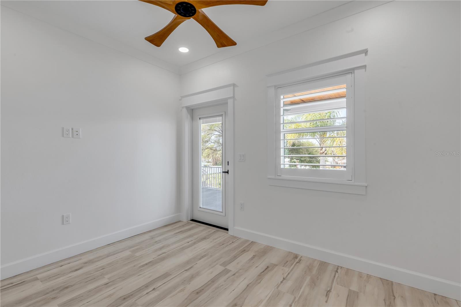 Image 49 of 100 For 210 Due East Street