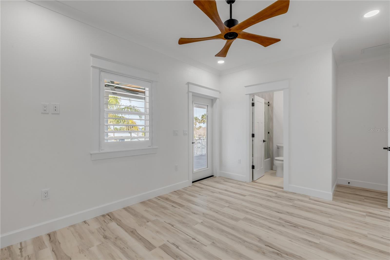 Image 51 of 100 For 210 Due East Street