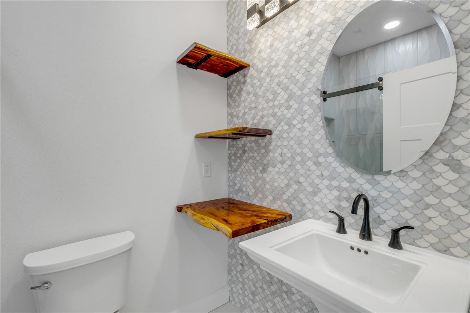 Image 54 of 100 For 210 Due East Street